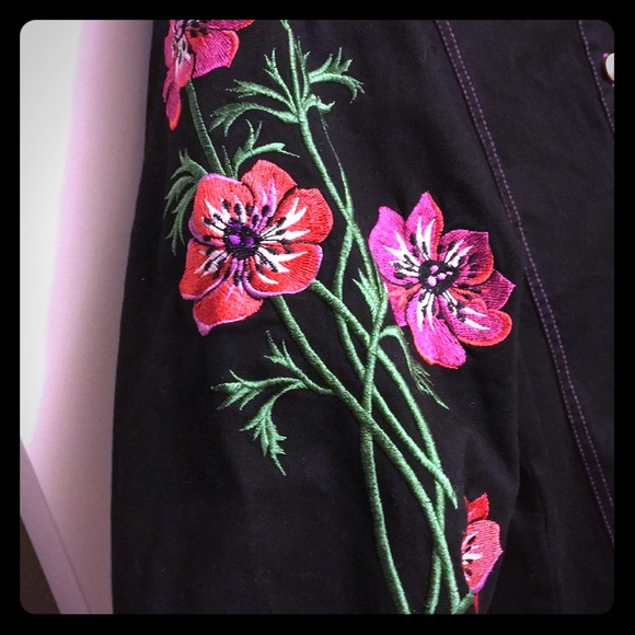 Bob Mackie Floral Pattern Wearable Art Shirt - Picture 3 of 6